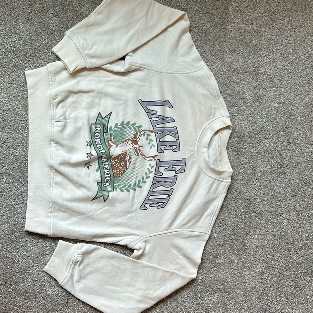 H&M crewneck worn once, great condition